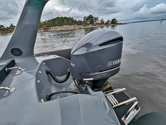 Flott Brig Eagle 780 med 300 hk Yamaha 7 of 8