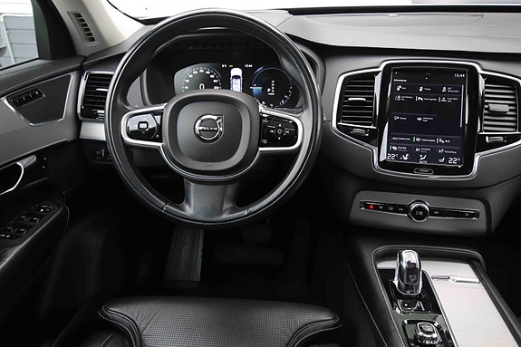 Volvo XC90 15 of 19