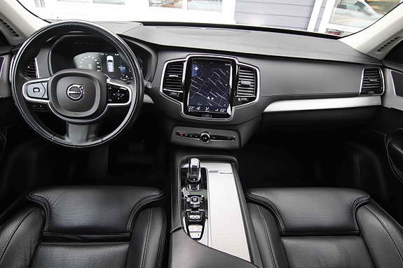Volvo XC90 14 of 19
