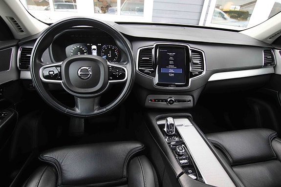 Volvo XC90 16 of 19