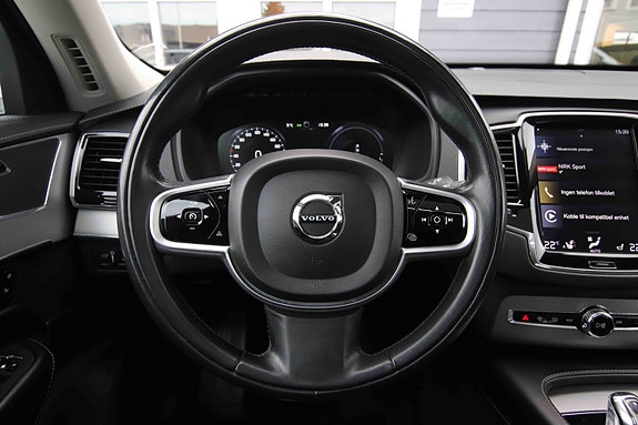 Volvo XC90 8 of 19