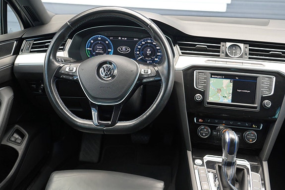 Volkswagen Passat 14 of 21