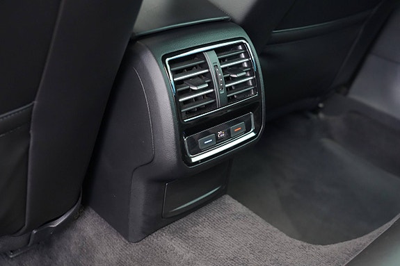 Volkswagen Passat 19 of 21