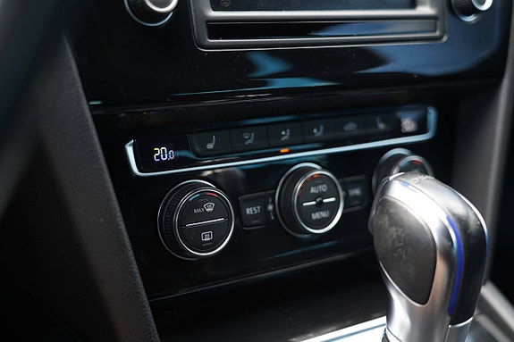 Volkswagen Passat 13 of 21