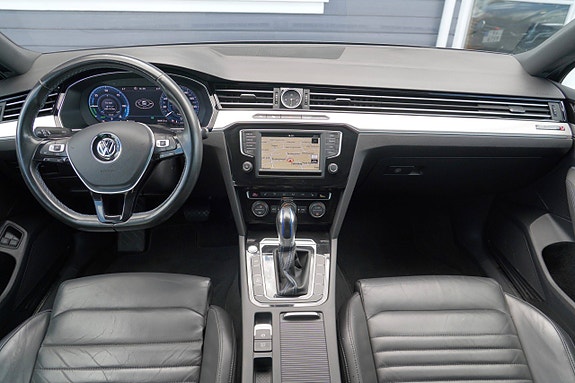 Volkswagen Passat 12 of 21