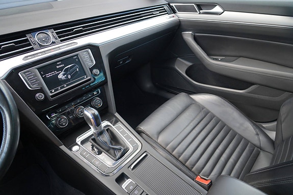 Volkswagen Passat 11 of 21