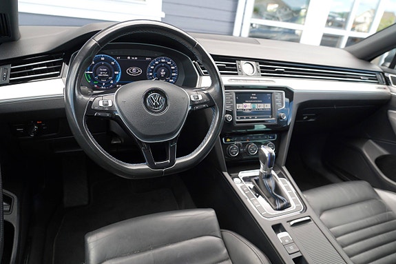 Volkswagen Passat 15 of 21