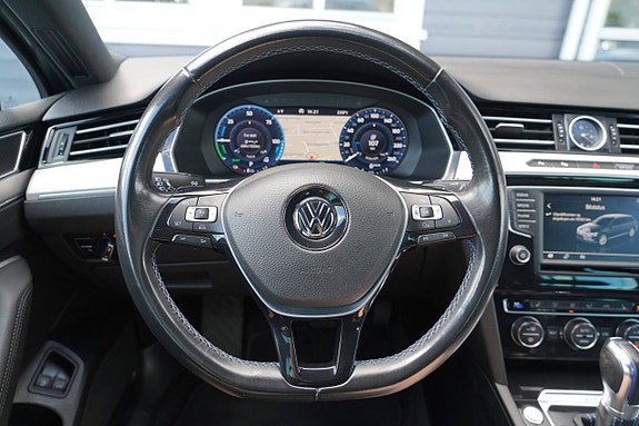 Volkswagen Passat 9 of 21