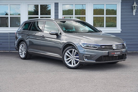 Volkswagen Passat 2 of 5