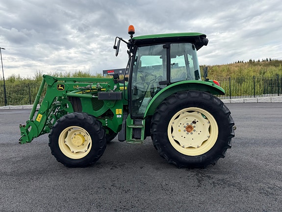 John Deere 5720 7 of 30