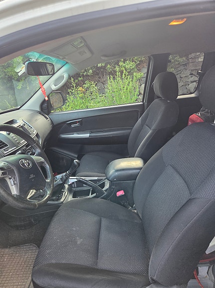 Toyota HiLux 9 of 9