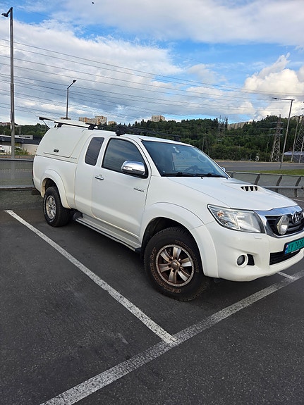 Toyota HiLux 3 of 9