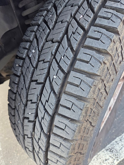 Toyota HiLux 4 of 9