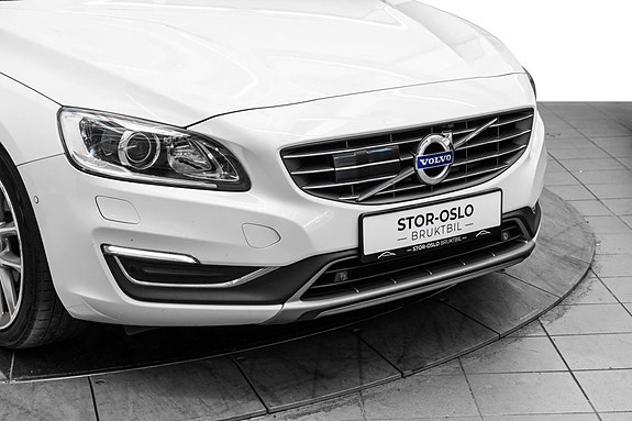 Volvo S60 2 of 5
