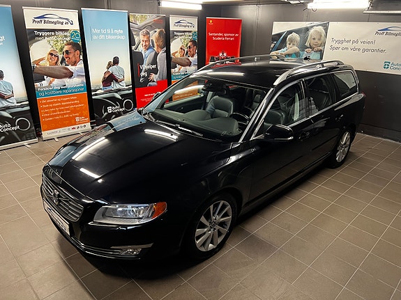 Volvo V70 2 of 30