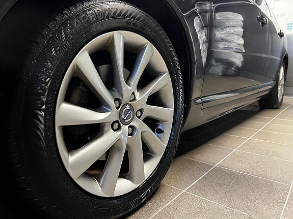 Volvo V70 13 of 30