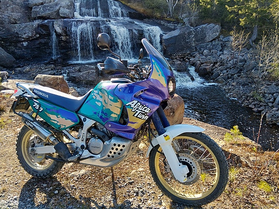 Honda XRV 750 Africa Twin 2 of 15