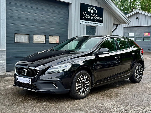 Volvo V40 Cross Country 2 of 21