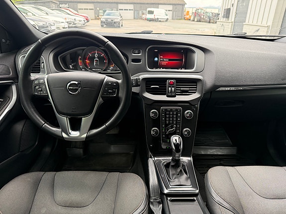 Volvo V40 Cross Country 15 of 21