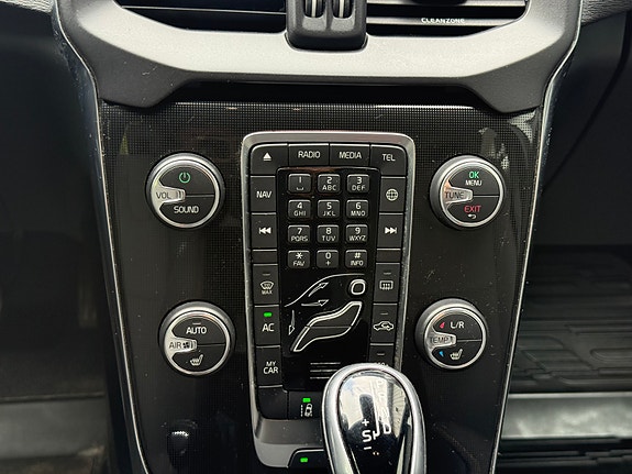 Volvo V40 Cross Country 18 of 21