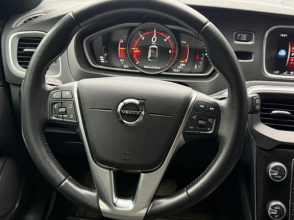 Volvo V40 Cross Country 16 of 21