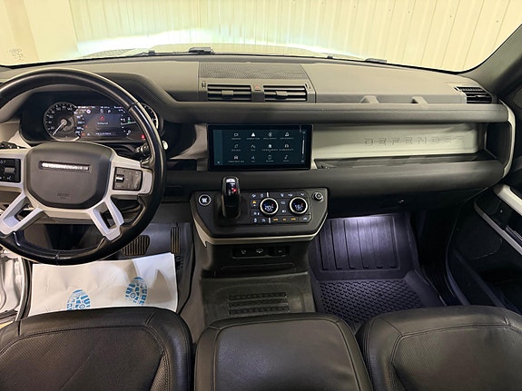 Land Rover Defender 110 11 of 30