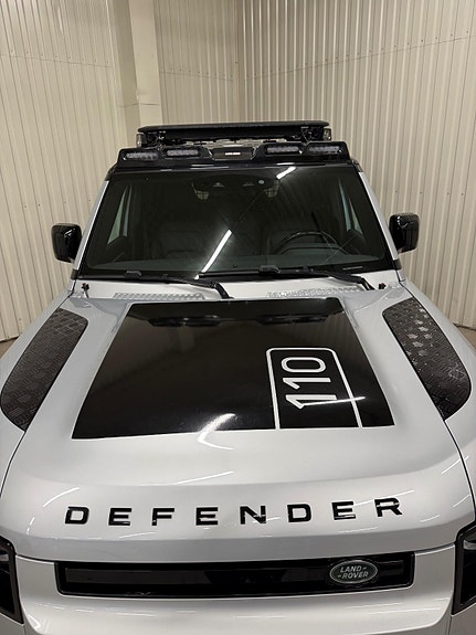 Land Rover Defender 110 9 of 30