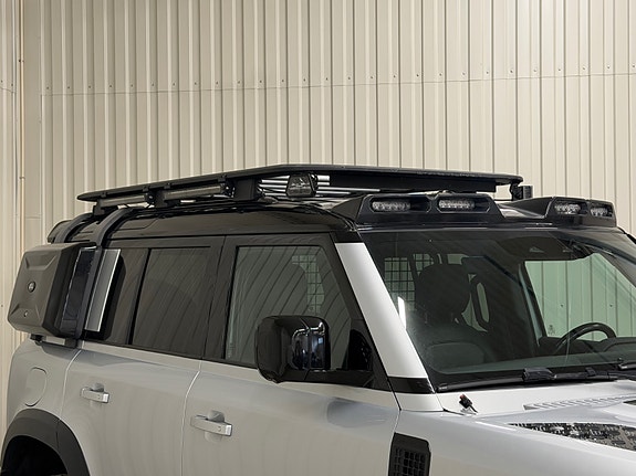 Land Rover Defender 110 7 of 30