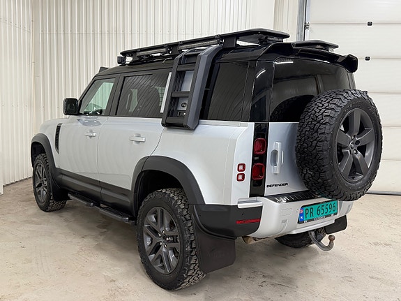 Land Rover Defender 110 4 of 30