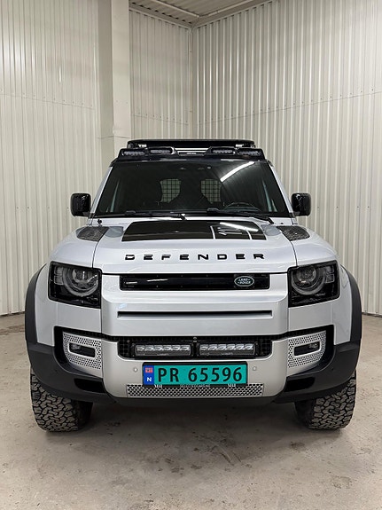 Land Rover Defender 110 2 of 30