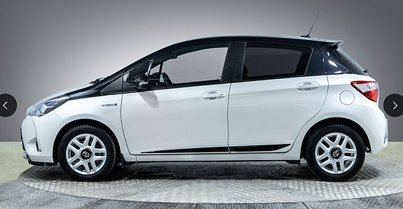Toyota Yaris 3 of 5