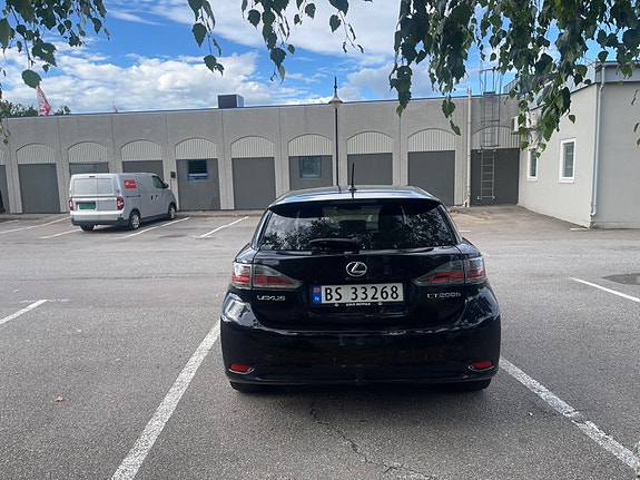 Lexus CT200h 5 of 5