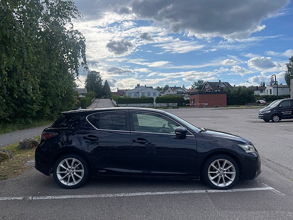 Lexus CT200h 3 of 5