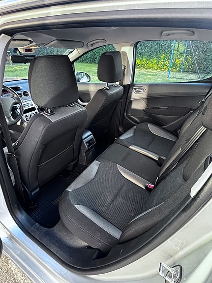 Peugeot 308 4 of 5