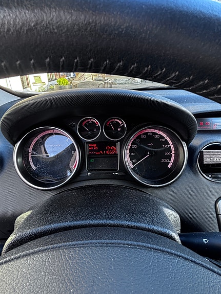 Peugeot 308 2 of 5