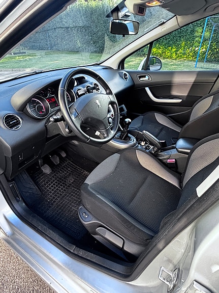 Peugeot 308 3 of 5