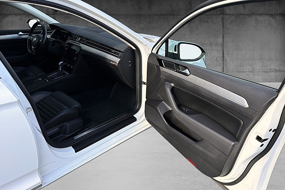 Volkswagen Passat 10 of 14