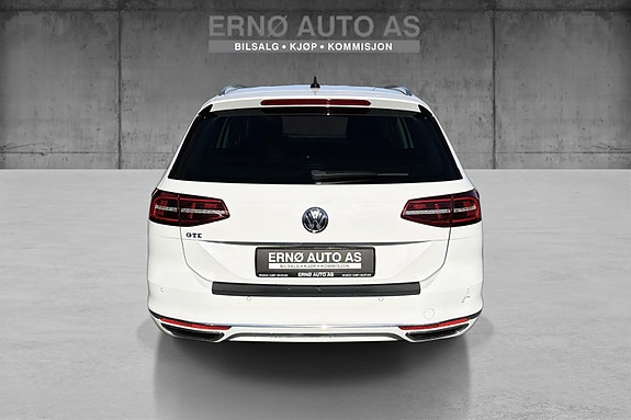 Volkswagen Passat 6 of 14