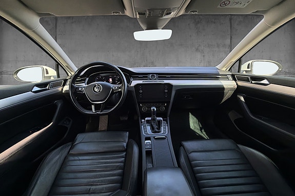 Volkswagen Passat 13 of 14