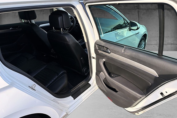Volkswagen Passat 9 of 14