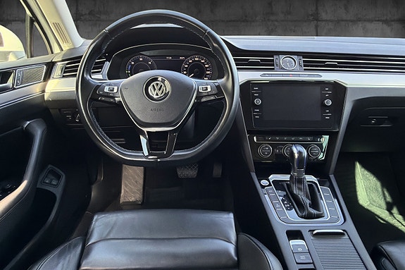 Volkswagen Passat 12 of 14