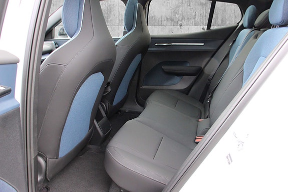 Volvo EX30 CC 13 of 30