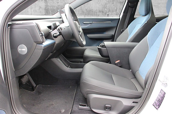 Volvo EX30 CC 10 of 30