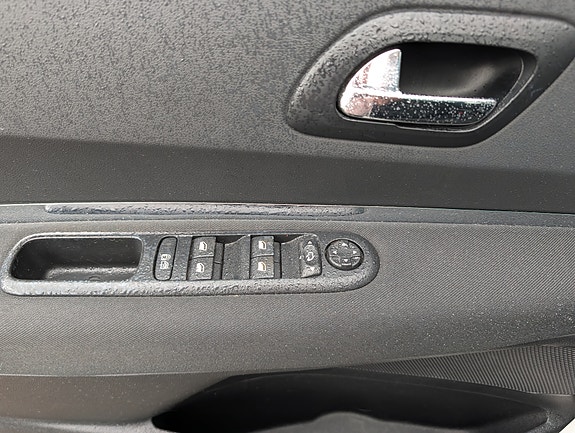 Peugeot 5008 10 of 17