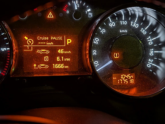 Peugeot 5008 2 of 5