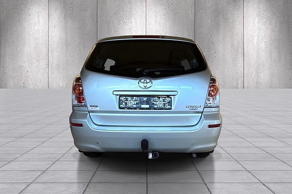 Toyota Corolla Verso 4 of 5