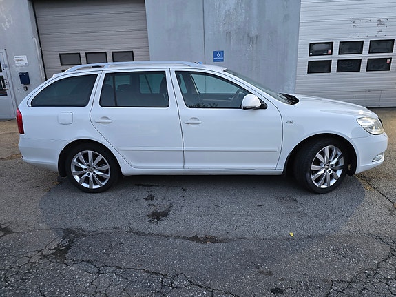 Skoda Octavia 3 of 5