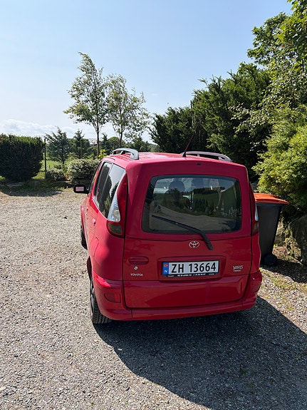 Toyota Yaris Verso 4 of 5