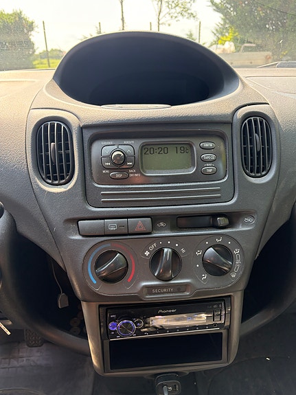 Toyota Yaris Verso 5 of 5