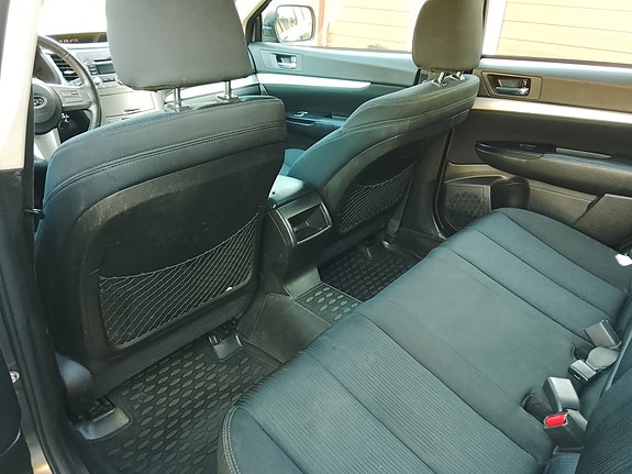 Subaru Legacy 9 of 30